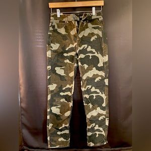 American Eagle khaki camo jeans